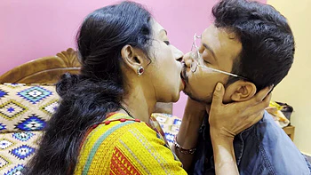 Деси бабхи жестко трахали: тугая киска и сиськи с минетом