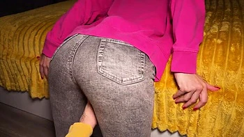 Mia Foster fodendo a buceta rasgada nas jeans - irmã de criação implora por creampie