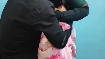 Sastre tamil folla a milf tetona, chupa su coño y culo