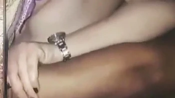 Irmã de criação desi morena fodida forte na cachorrinha