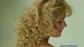 Brünette Milf mit Double Fisting und lesbischem Spiel