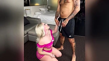 Trixi Brooks bunda grande molhada pra pau no POV