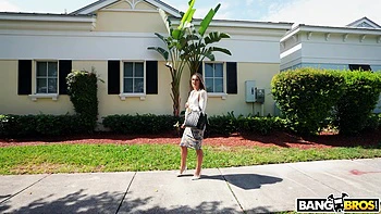 MILF cavalgando forte no cowgirl e doggy