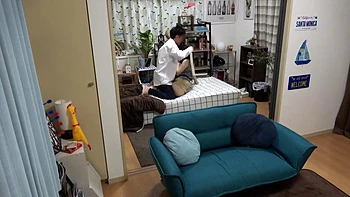 Японка сосет и трахается после соблазнения