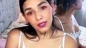 MILF brune amateur chevauche le cock de son mec