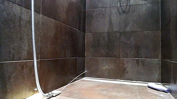 Blonde masturbiert heftig mit Toys, kann nicht genug kriegen