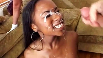 Gros cul, pipe et bukkake hardcore en levrette