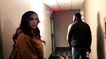 Brunete amadora recebendo boquete interracial hardcore