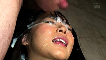 Asiatisches japanisches Amateurmädchen bekommt Gesicht