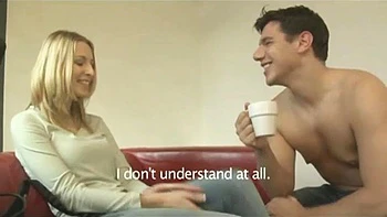 Европейская блондинка сосет и ебется в позах наездницы и сзади