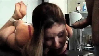 Фенна связана и получает лицо с грязным минетом