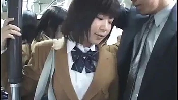 Grosse brune amatrice suce et baise en levrette