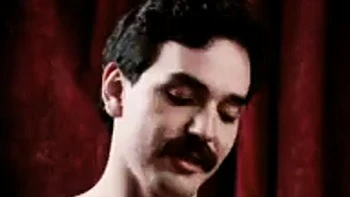 Blonde grosse poitrine en doggy et suce BDSM