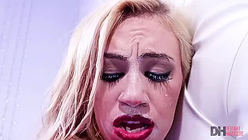 Femdom rubia domina con cara sentada y lamidas de culo