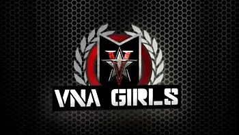 Charlee Chase, mãe safada com peitos grandes e pau