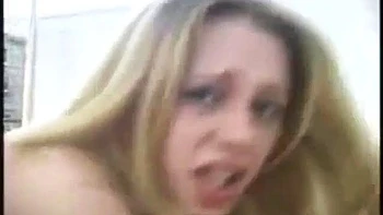 Lexi Mathews chupa e cavalga loira interracial