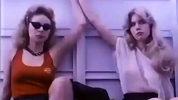 Gostosa milf brasileira chupando e sendo fodida doggy