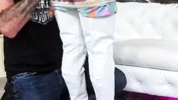 Nade y Sasha hacen un mamada profunda y sucia en la cara