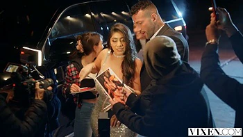 Violet tetona follada a cuatro y chupada