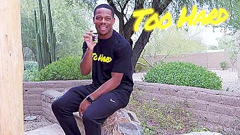 Pummelige 18+ Teen schüttelt fetten Arsch und große Titten