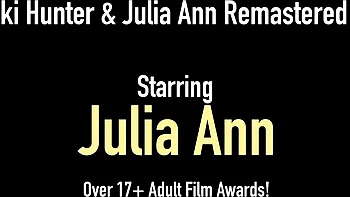 Julia Ann y Nikki Hunter se meten dedos en la polla