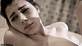 Mal sehen, wie du diese Fotze mit großen Titten reinigst!