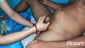 Индийская мастурбация рукой, красивая и довольная