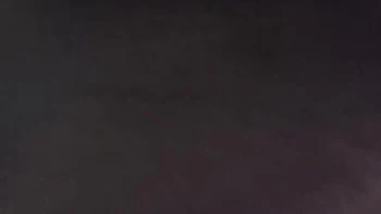 Bhabhi indiana quente morde os mamilos e mostra peitões