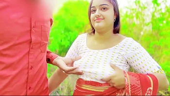 Demi-frère baise la chatte serrée de sa demi-soeur à la ferme