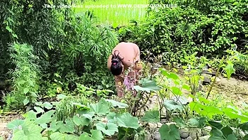 Morena indiana fodida forte ao ar livre