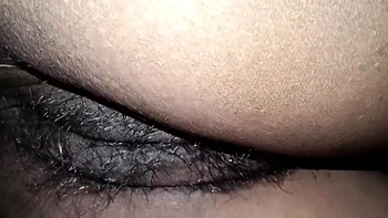 Деси Бхабхи впервые жестко трахнули в сари с хной на руках