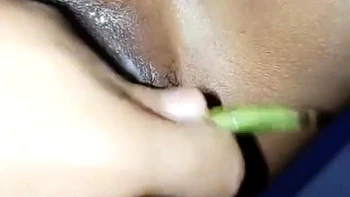 Жена из Шри-Ланки получает анальный трах с двумя игрушками