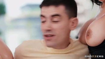 Trío con rubia y morena tetonas y Jordi Polla