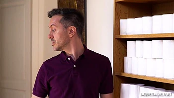 Lilith espionne des MILF en lingerie au club échangiste