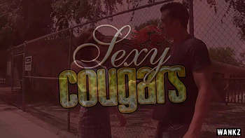 Sexy Milf verführt jungen Hengst ihre Fotze zu ficken