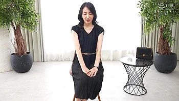 Asiatische Frauen kommen im Orgasmus-Mix