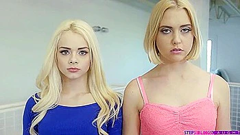 Блондинки-тинейджеры трахаются втроём с горячим членом