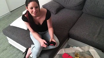 Milf alemã barulhenta chupando e cavalgando doggy e cowgirl