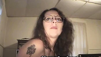 Putinha amadora chupando o pau