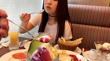 Japonaise aux gros seins baise en levrette comme une amatrice