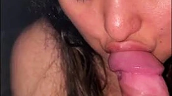 Amadora chupando o pau