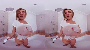 Пара в VR: минет, наездница и секс сзади