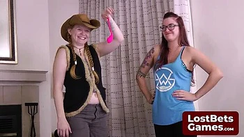 Amber Chase primer trío tras perder apuesta – morena tetona atada