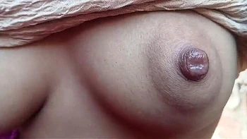 Sonam Bhabhi, massage seins gros et blowjob avec avalage de sperme