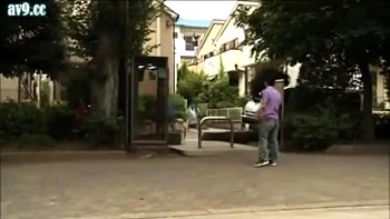 Рогоносец смотрит, как жена трахается