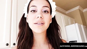 Lilith Grace safada chupando e fodendo com peitos grandes