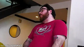 Kate peituda fodida com pau preto na cavalgada e missionário