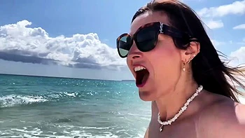 Ava Moore hace blowjob y mano en exteriores vlog