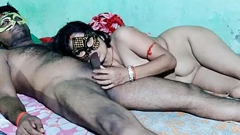 Desi Bhabhi chupando e fodendo forte - NituRandi94