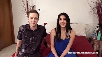 Kleine Latina Effy beim verzweifelten Casting: Missionars- und Doggy-Fick